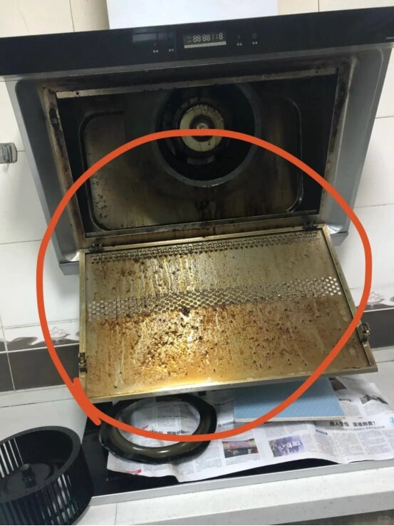 媳婦下單了我們的油煙機(jī)清洗服務(wù)，上門時(shí)婆婆卻攔著不讓拆